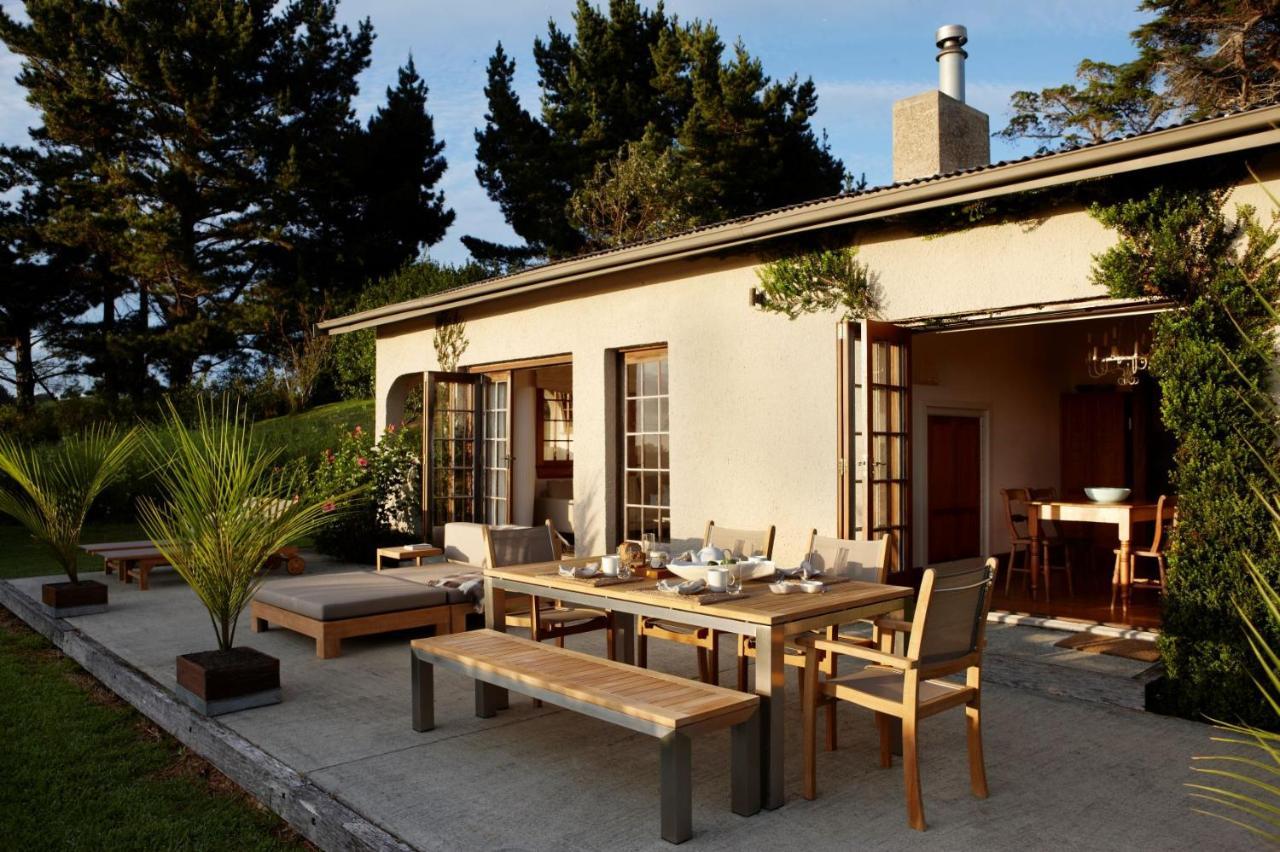 Hiwi At Tahi - Luxury Bungalow With Seaviews Pataua Exterior photo